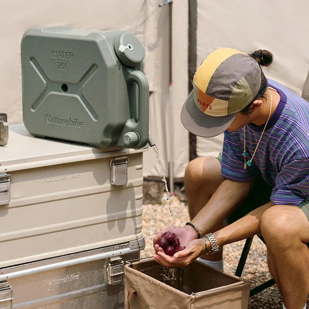 دلو مياه للتخييم