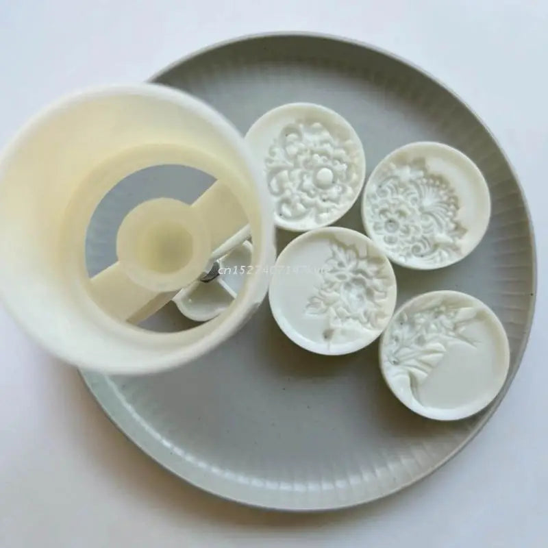 قوالب كعك القمر البلاستيكية